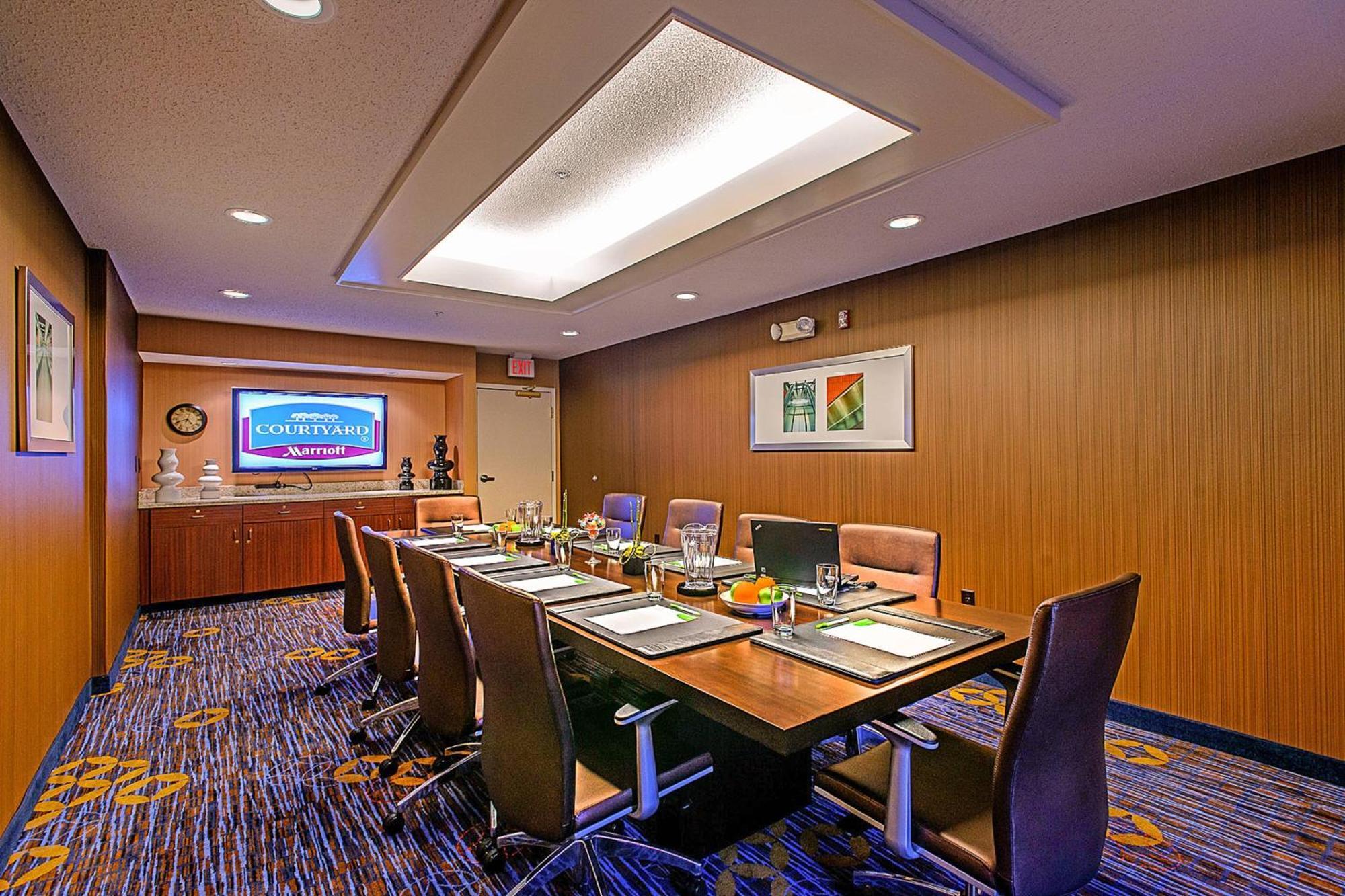 Courtyard By Marriott Frederick Hotell Business bilde